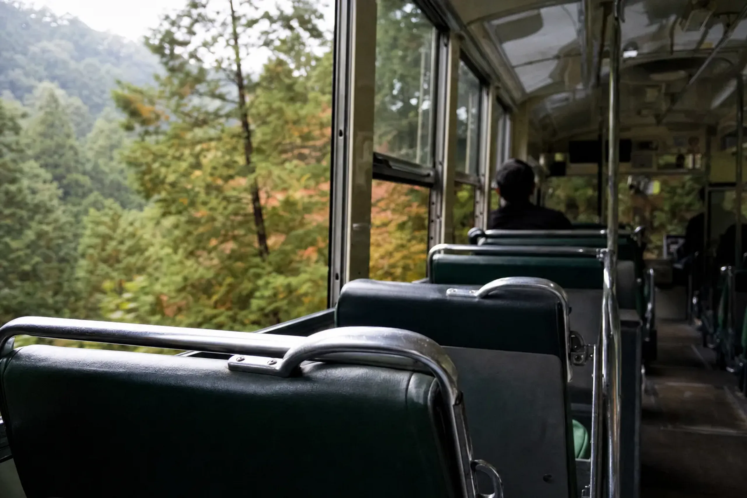 The bus from Zuishinmon to the summit takes about 15