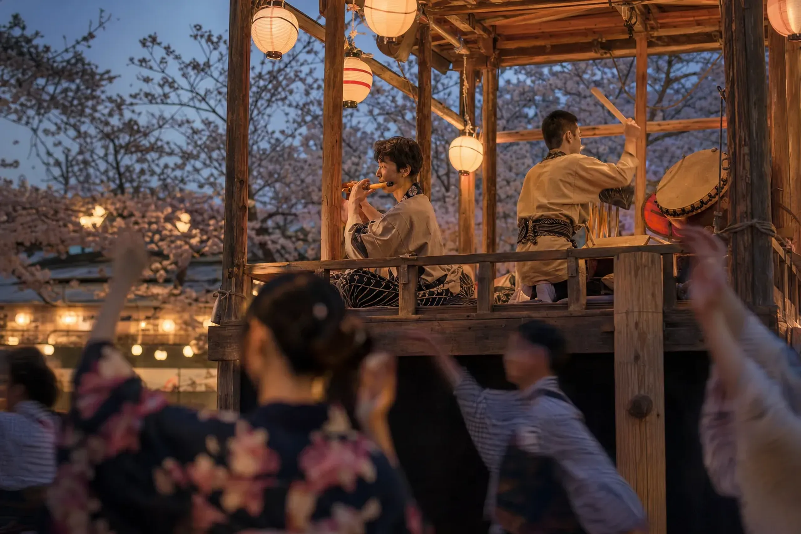 The central musicians' stage cart (yagura) with flute and drum players at the heart of the dance circle