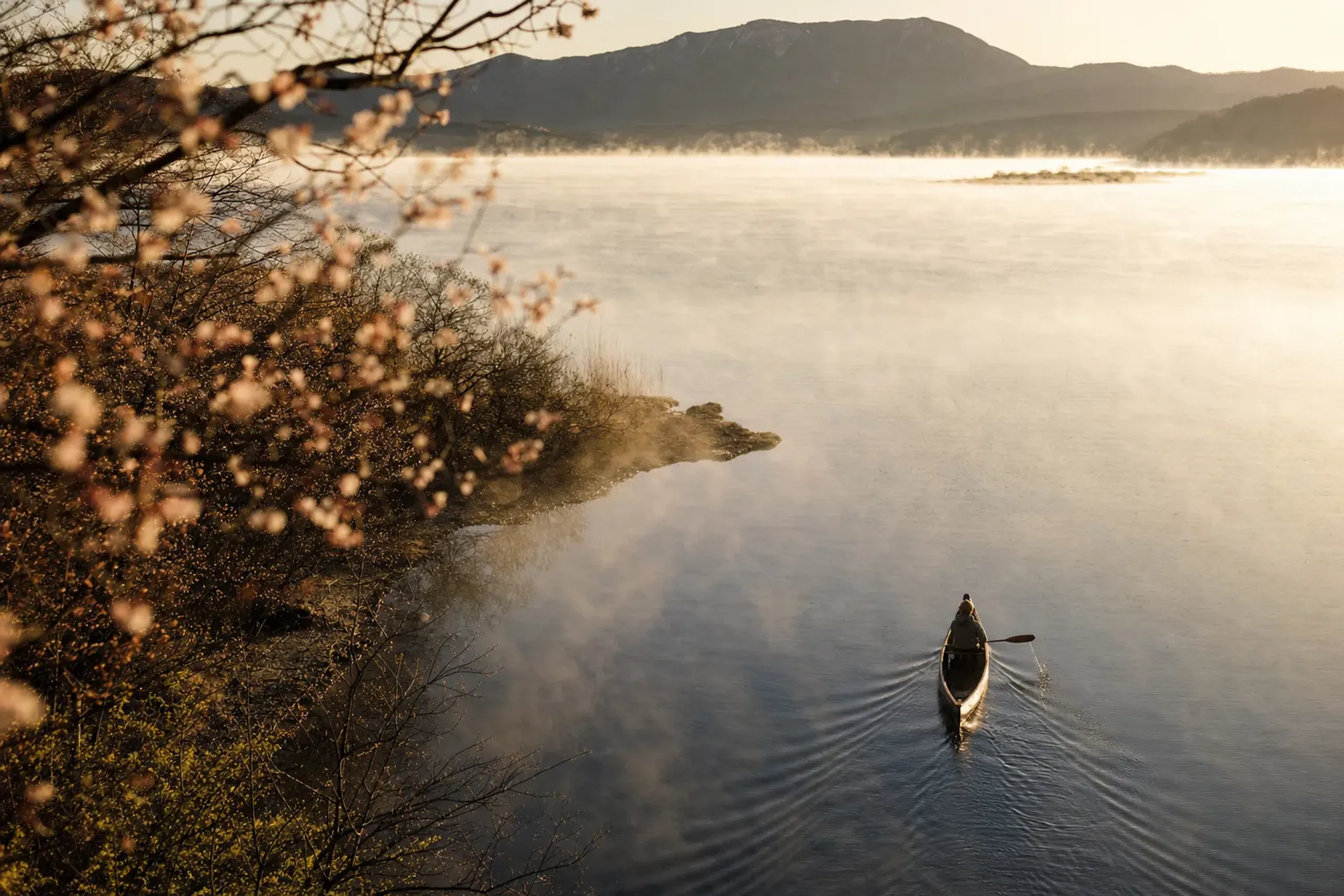 Japan's National Parks site notes that canoeing on Lake Kuss