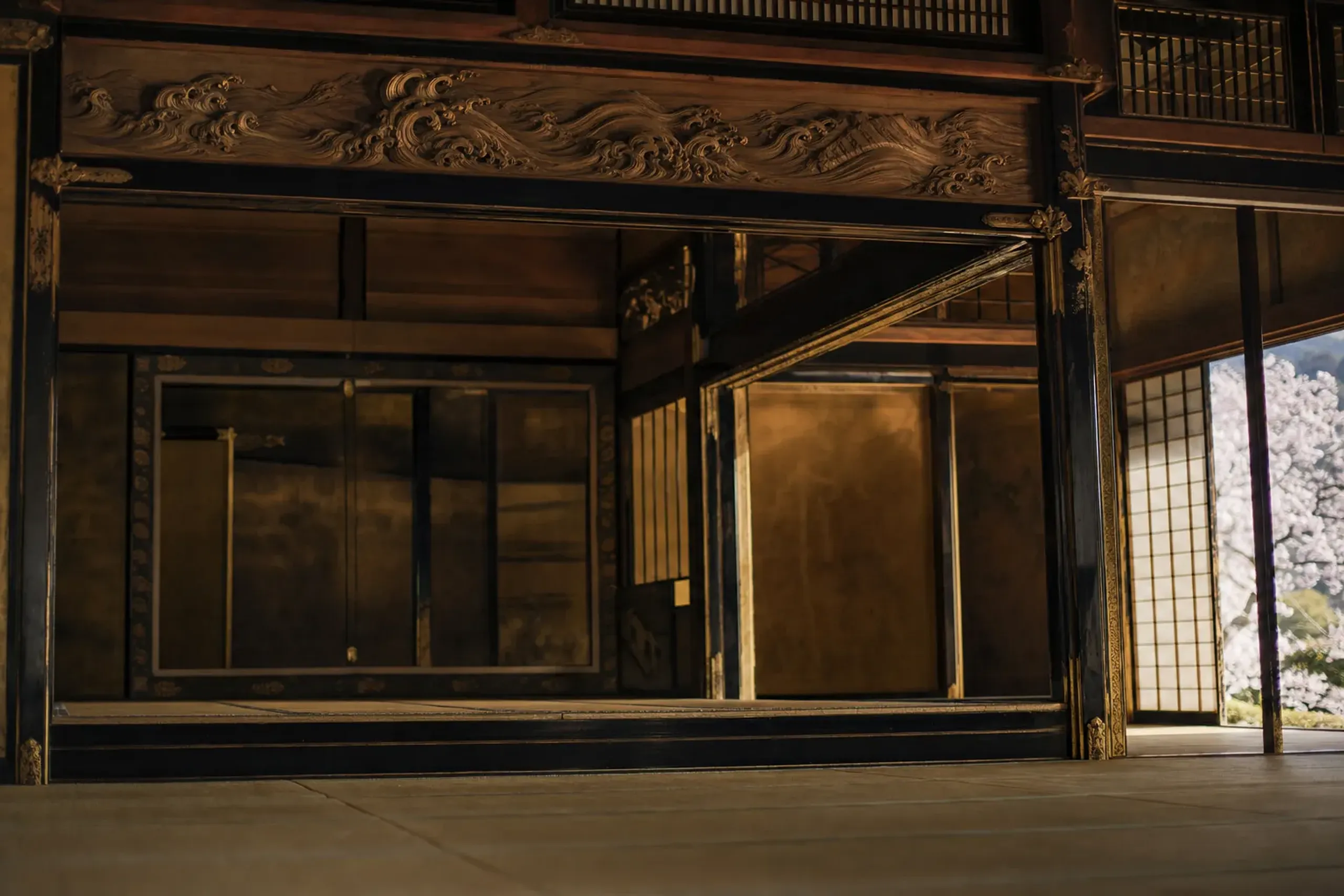 the Kaitokukan palace Jōdan-no-ma lord's seat with carved transoms depicting Tosa's rough waves