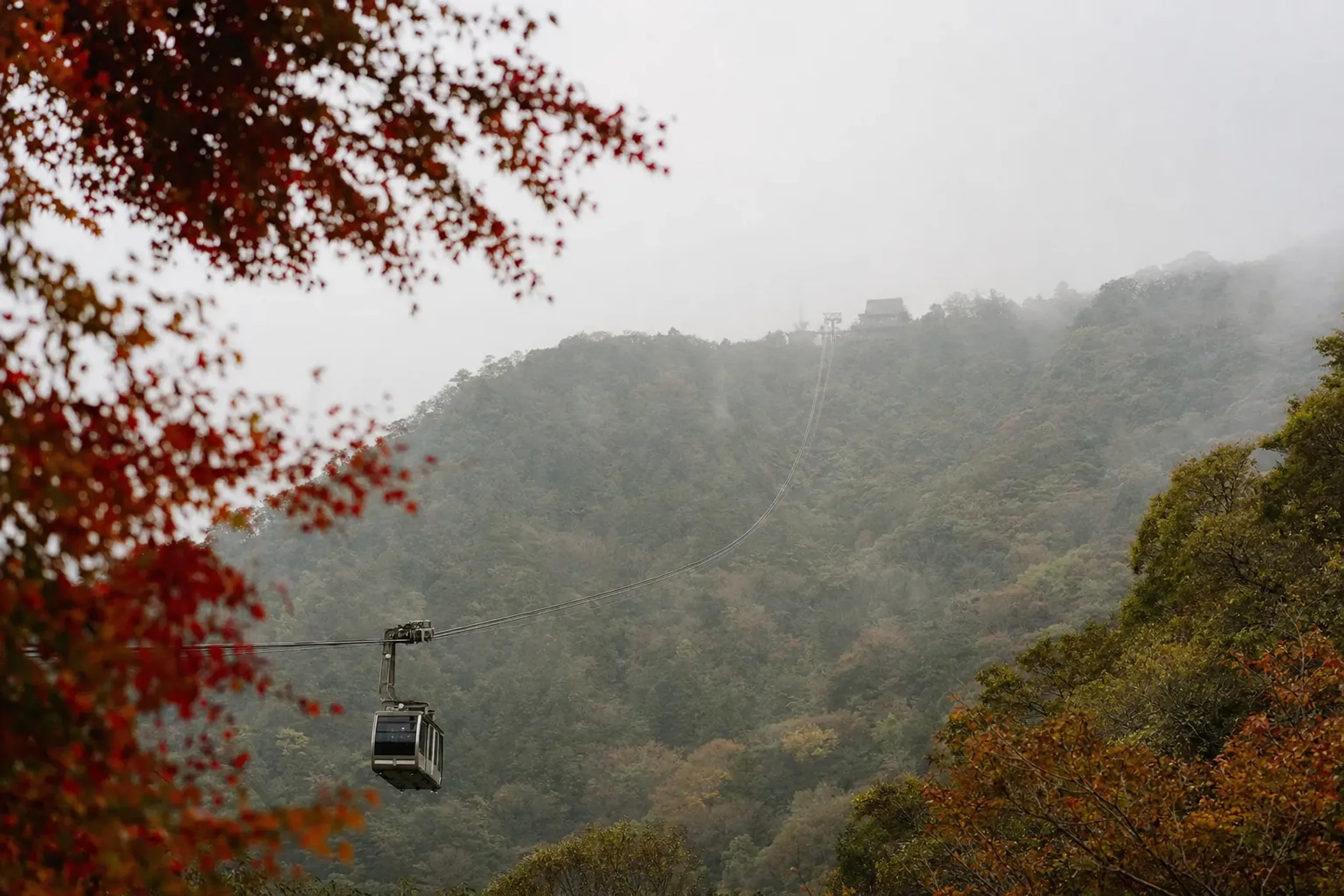 The Nihondaira Ropeway is scheduled to be suspended for equi