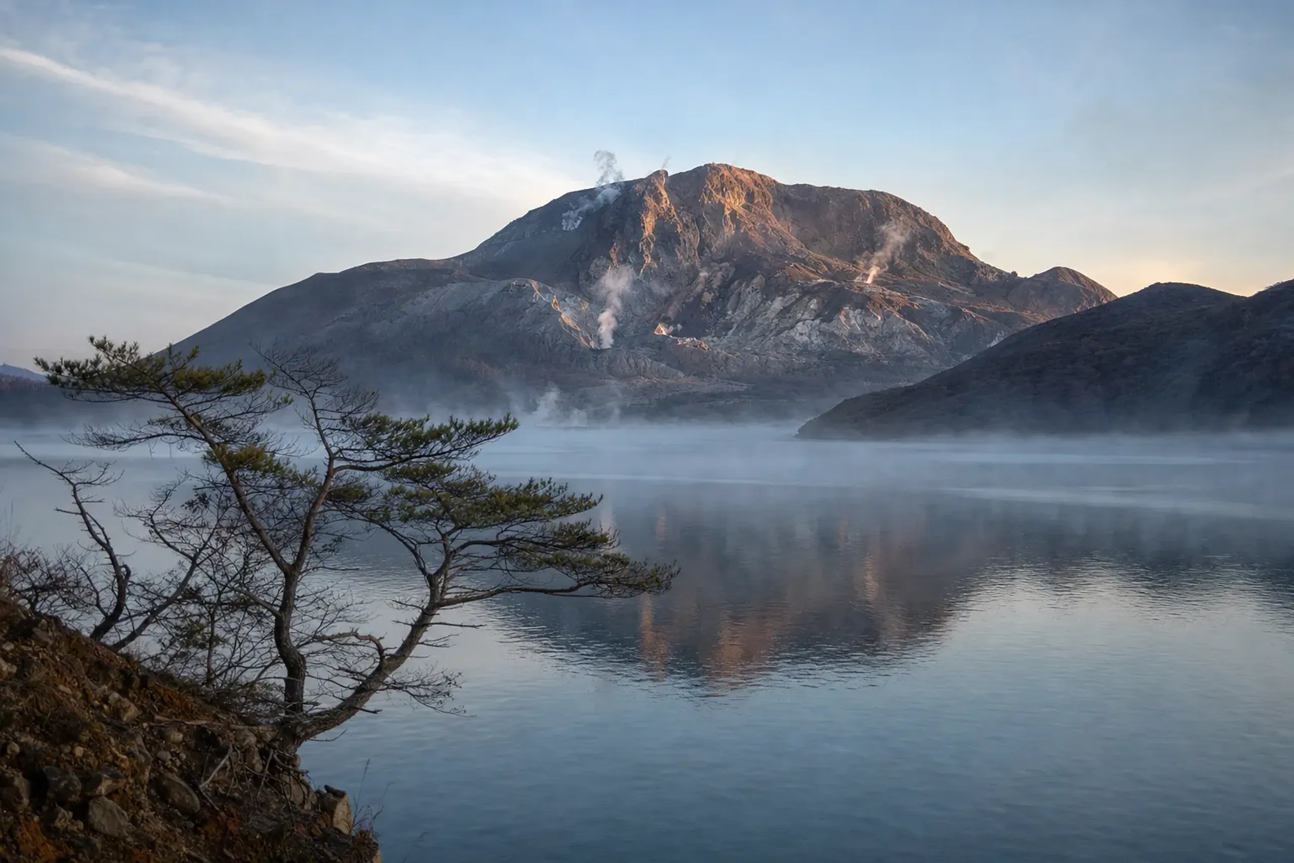Mt. Usu (Usu-zan / 有珠山) rises to about 737 m