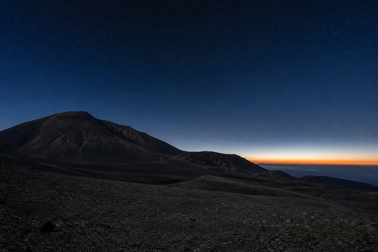 Dusk-to-night landscape in Daisetsuzan National Park with empty alpine terrain and the first stars appearing