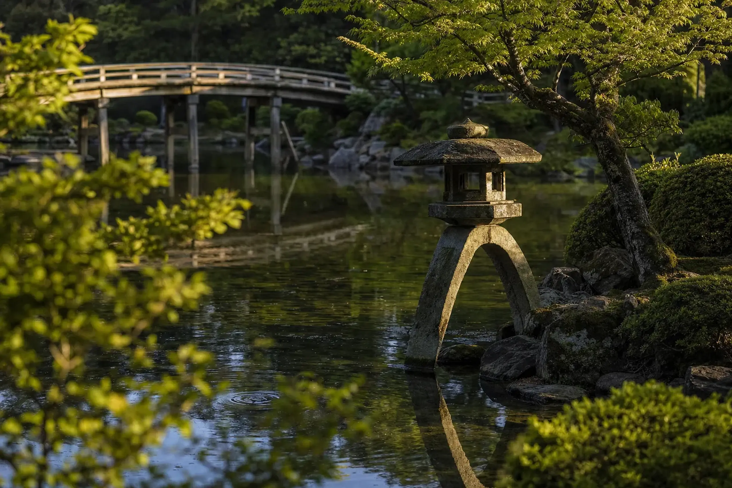 Kenrokuen was developed steadily by the Maeda clan, rulers o