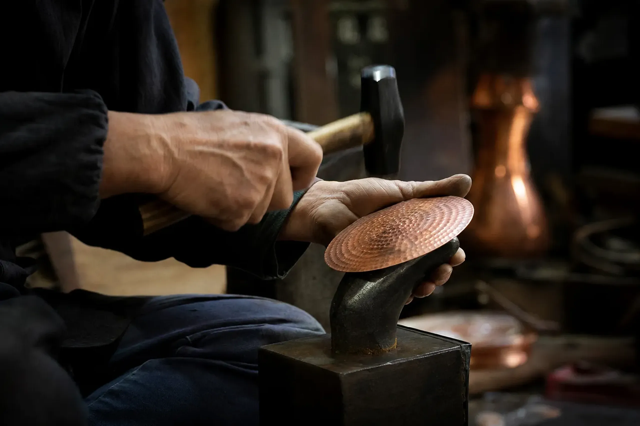 Yes. Gyokusendo practises tsuiki dōki, hand-hammering a flat
