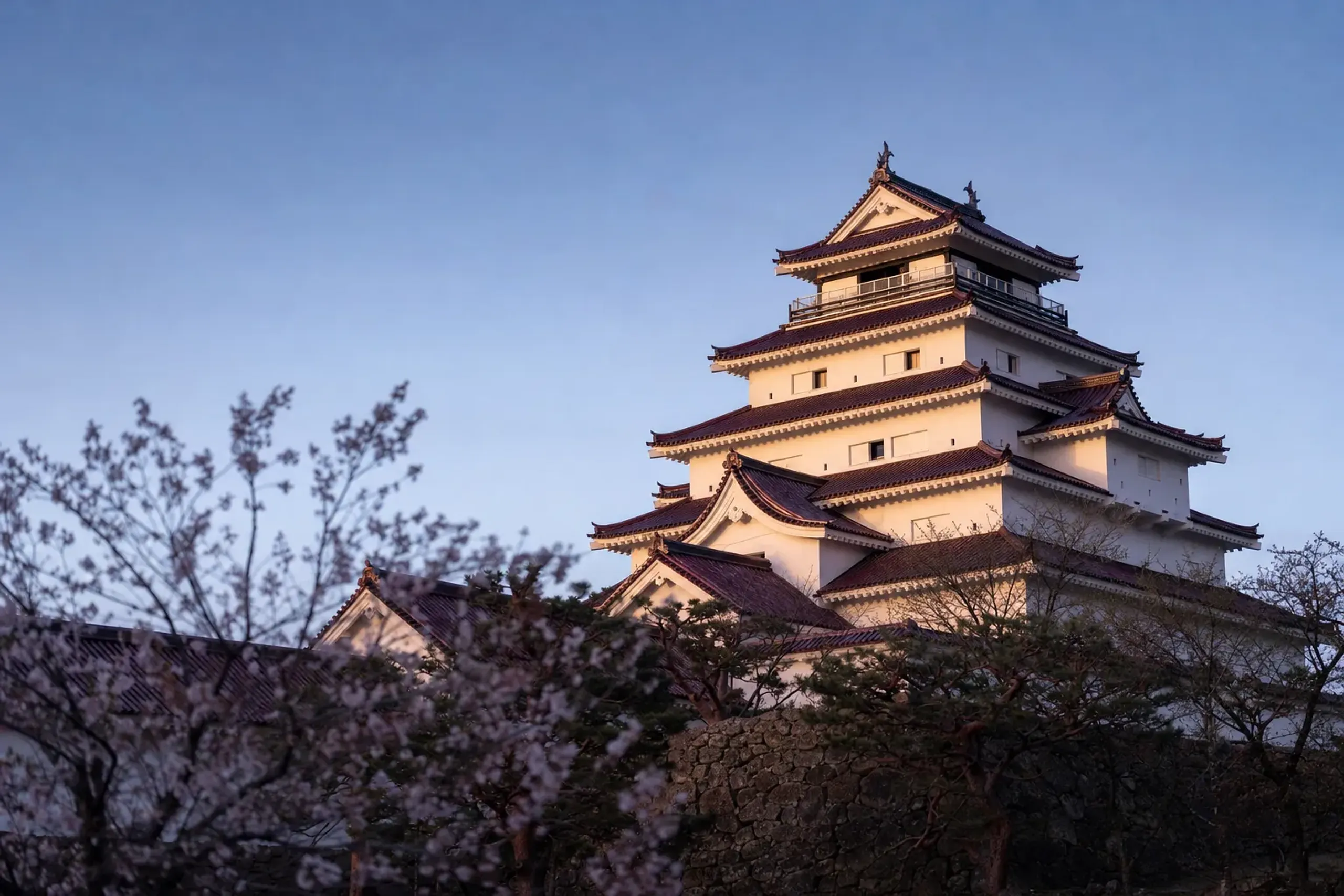 The museum keep at Tsurugajo Castle is open 8:30–17:00 with