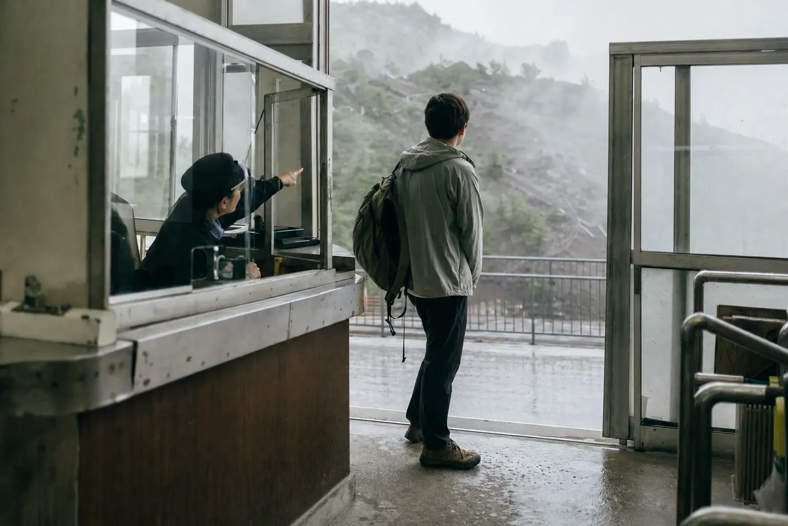 If you intend to cross on foot, the ropeway operator