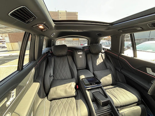 Mercedes-Maybach GLS, Kyoto, Luxury, Space, English Chauffeur, ultra-luxury SUV, exclusive use, Nara, special conditions, discerning clients, refined comfort, performance, spaciousness, professional chauffeur ,japan royal service ,JRS