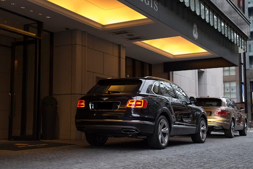 Bentley Bentayga EWB Azure, JAPAN ROYAL SERVICE, Osaka, Kyoto, Luxury Car Rental, Chauffeur Service, English-speaking Chauffeur, Luxury SUV, VIP Transport, Executive Travel, Spacious, Comfort, Prestige, British Craftsmanship, Urban Travel, Kansai, 2023 Model