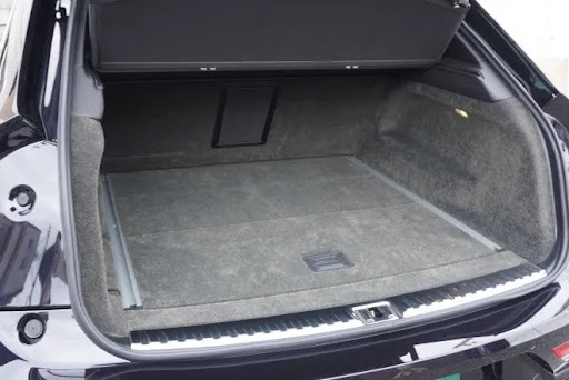 Bentley Bentayga EWB Azure, JAPAN ROYAL SERVICE, Osaka, Kyoto, Luxury Car Rental, Chauffeur Service, English-speaking Chauffeur, Luxury SUV, VIP Transport, Executive Travel, Spacious, Comfort, Prestige, British Craftsmanship, Urban Travel, Kansai, 2023 Model