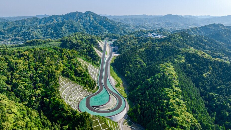 Magarigawa Club, Japan