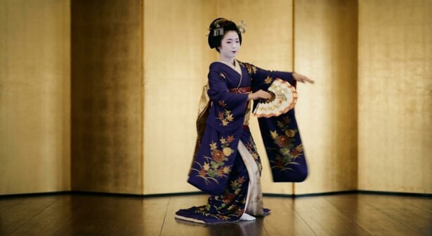 Geisha entertaining guests at a luxury kaiseki dinner in Kyoto ryokan, Japan Royal Service travel